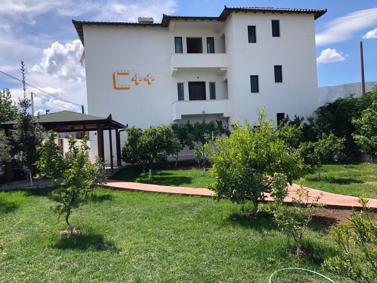 Hotel Vila C Plus Plus Берат Екстериор снимка