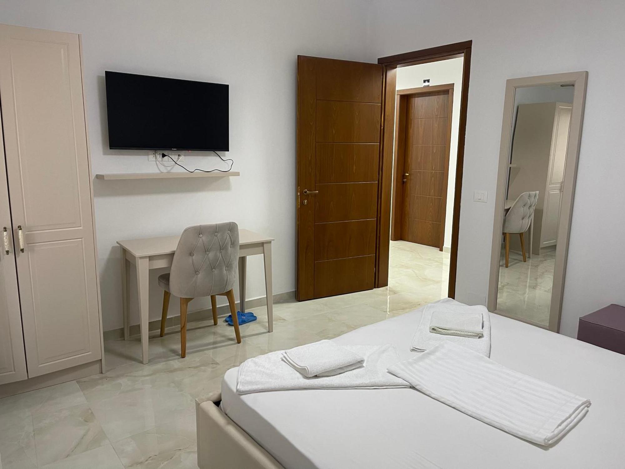 Hotel Vila C Plus Plus Берат Екстериор снимка