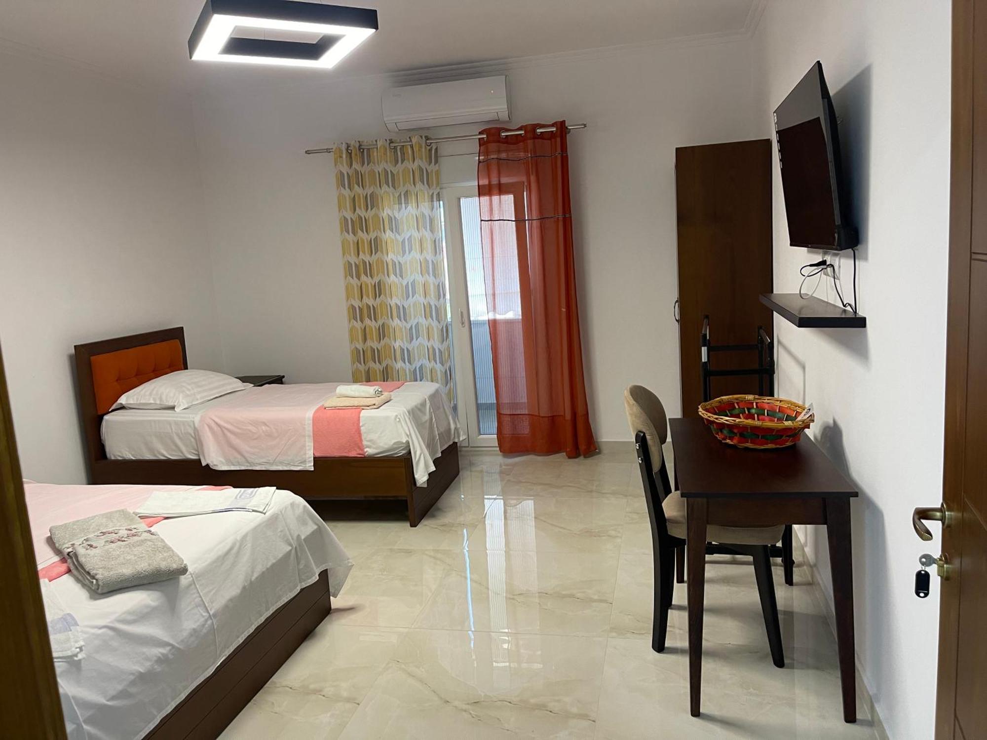 Hotel Vila C Plus Plus Берат Екстериор снимка