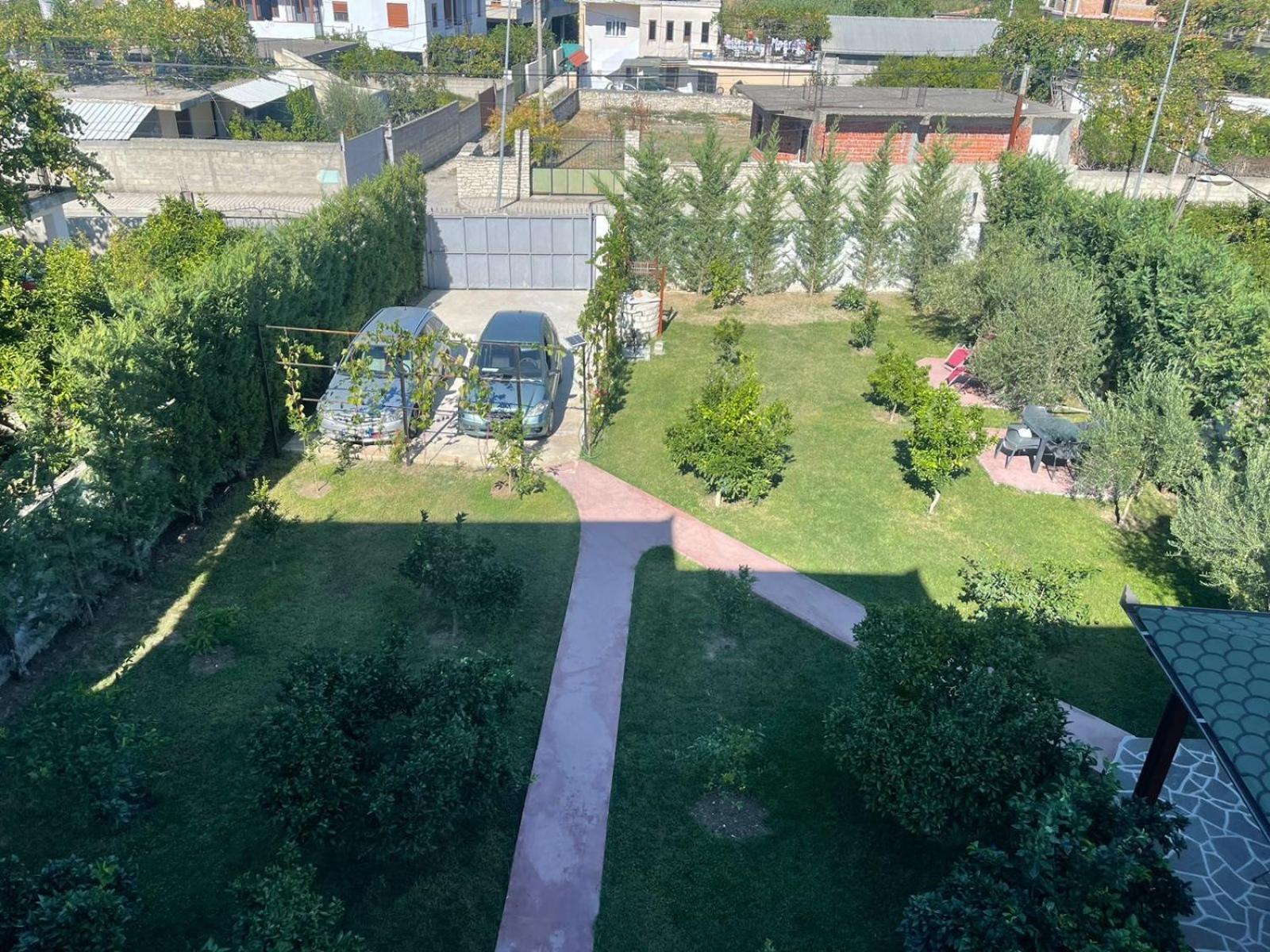 Hotel Vila C Plus Plus Берат Екстериор снимка