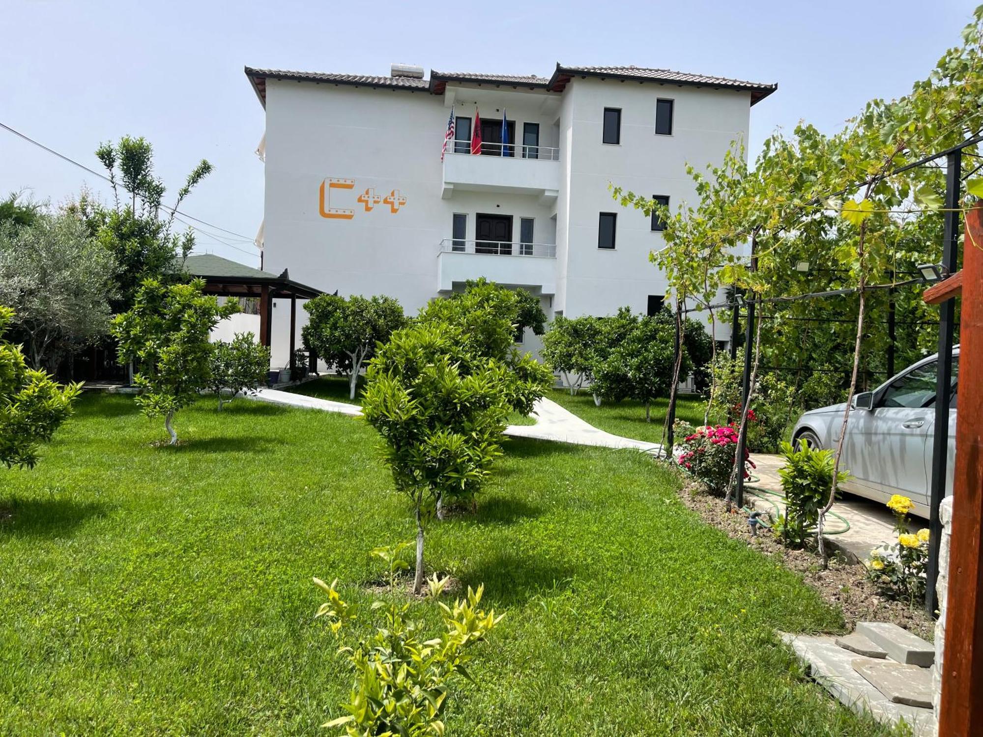 Hotel Vila C Plus Plus Берат Екстериор снимка