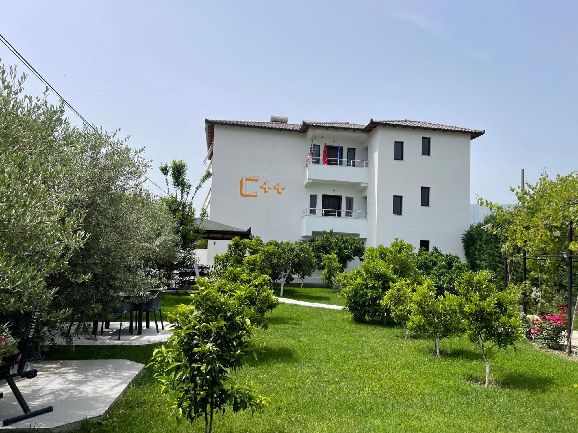 Hotel Vila C Plus Plus Берат Екстериор снимка