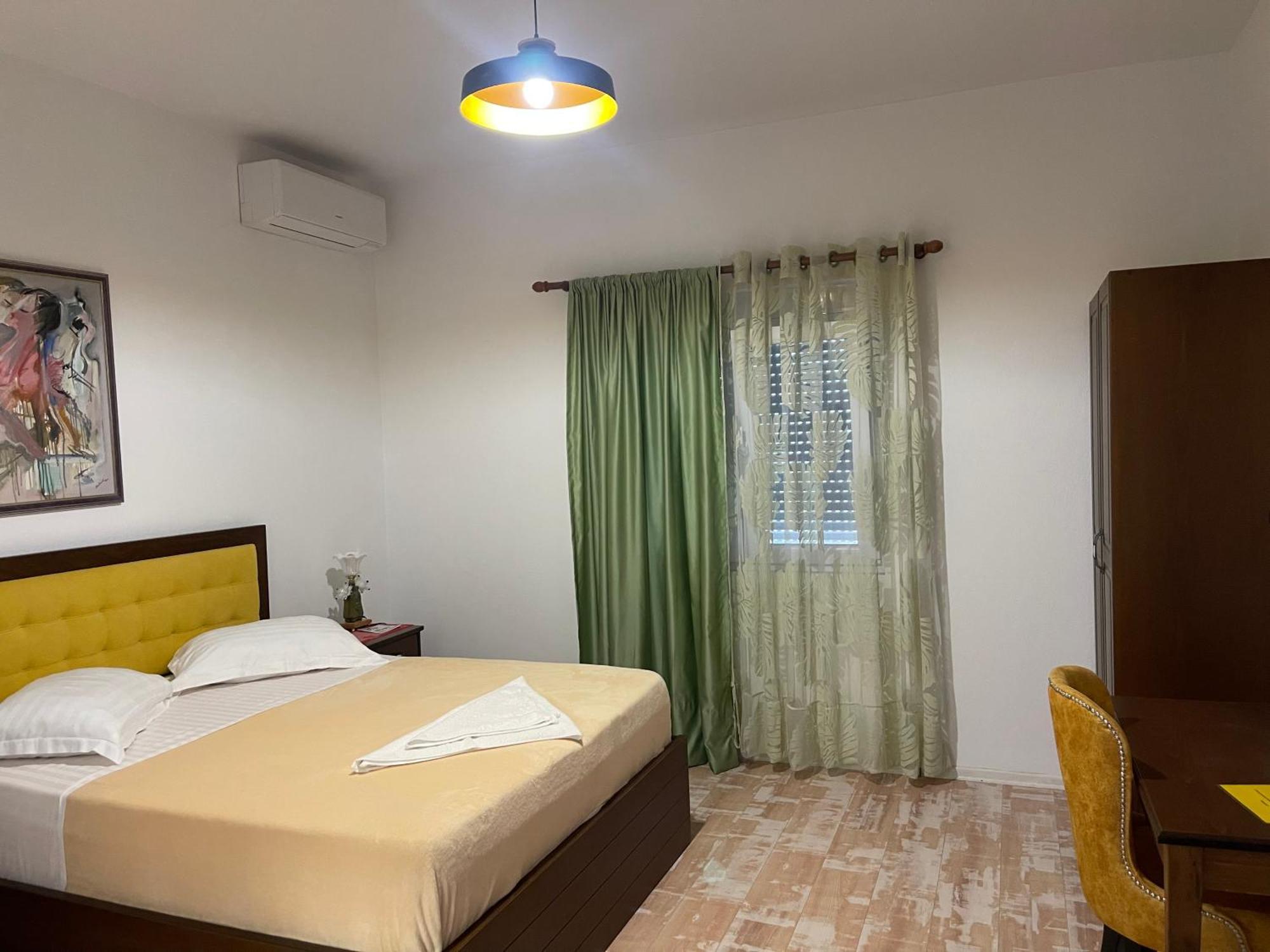 Hotel Vila C Plus Plus Берат Екстериор снимка